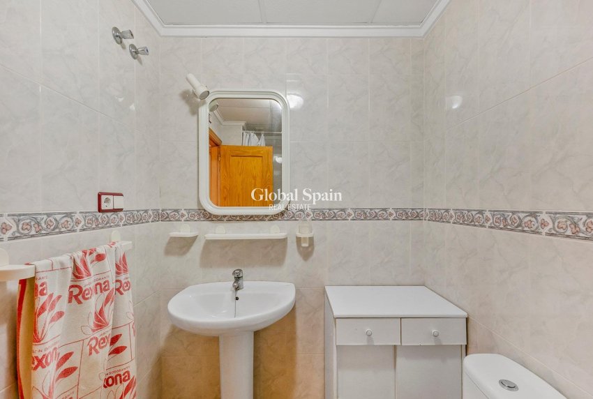 Wederverkoop - Appartement -
TORREVIEJA - Estacion de autobuses