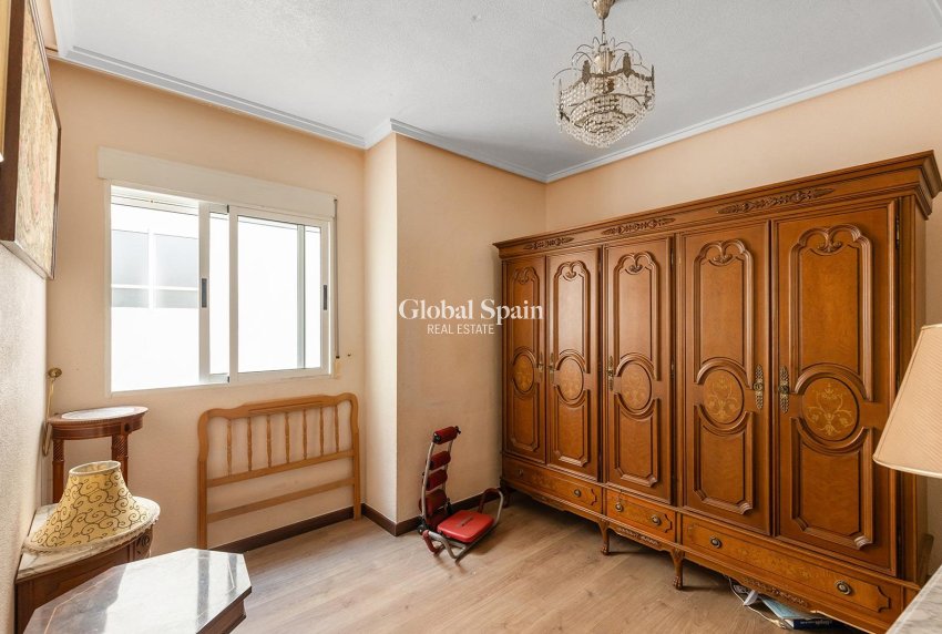 Wederverkoop - Appartement -
TORREVIEJA - Estacion de autobuses