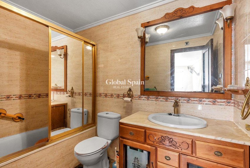 Wederverkoop - Appartement -
TORREVIEJA - Estacion de autobuses