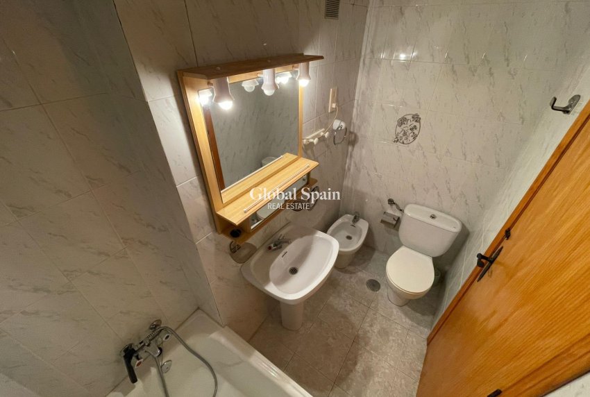 Wederverkoop - APPARTEMENT -
TORREVIEJA - Estacion de autobuses