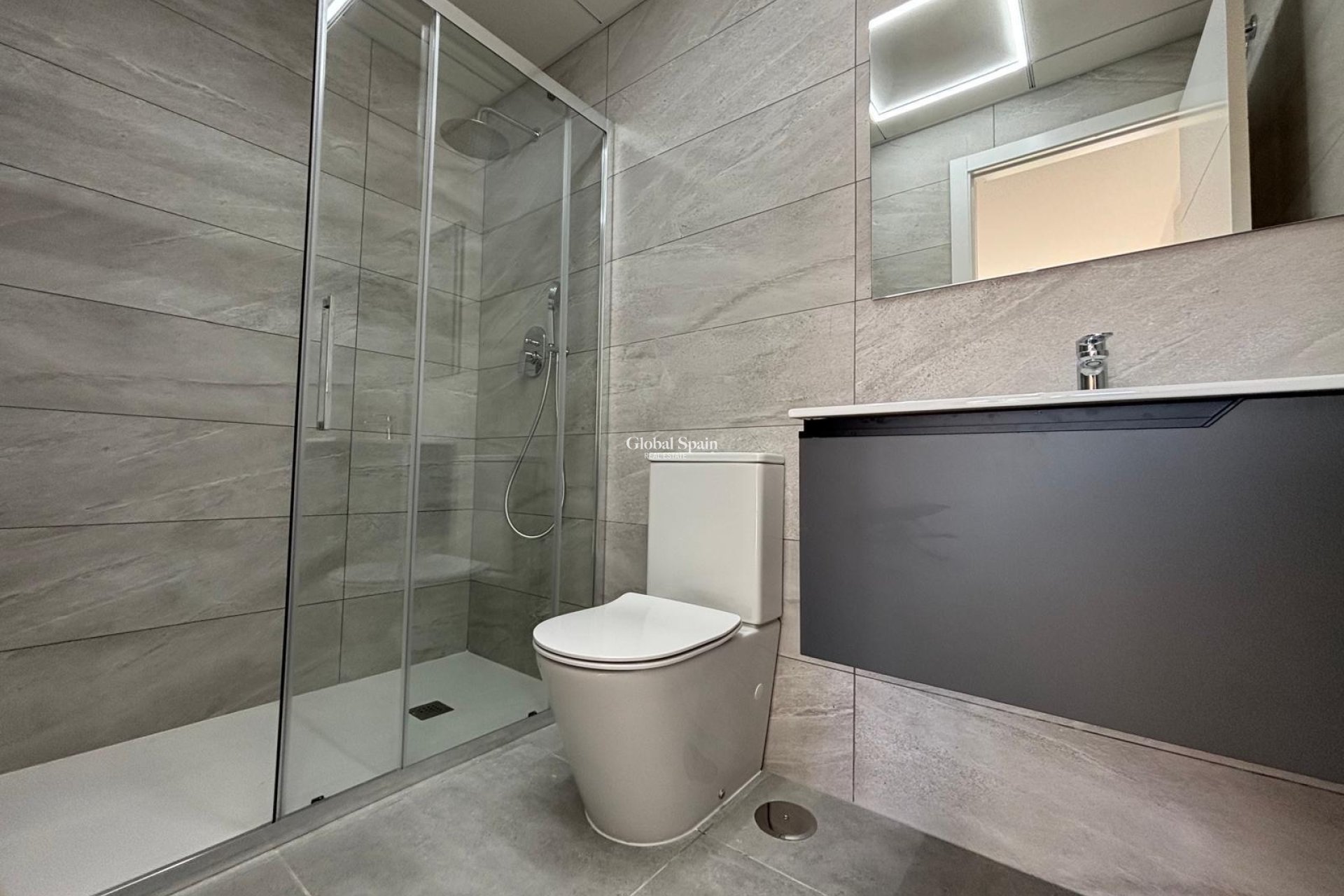 Wederverkoop - APPARTEMENT -
TORREVIEJA - Estacion de autobuses