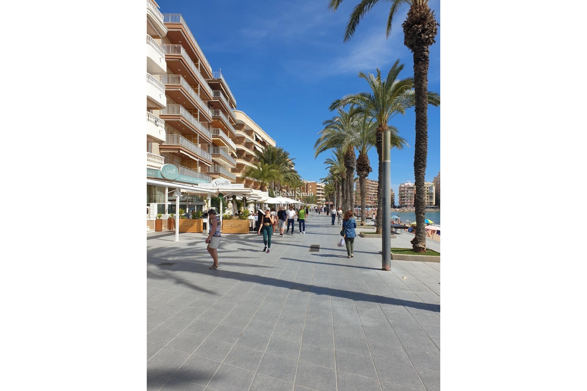 Wederverkoop - APPARTEMENT -
TORREVIEJA - Estacion de autobuses
