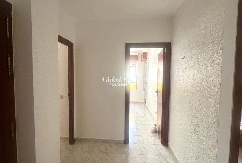 Wederverkoop - APPARTEMENT -
TORREVIEJA - Estacion de autobuses