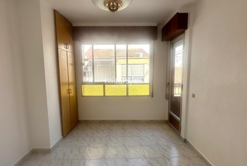 Wederverkoop - APPARTEMENT -
TORREVIEJA - Estacion de autobuses