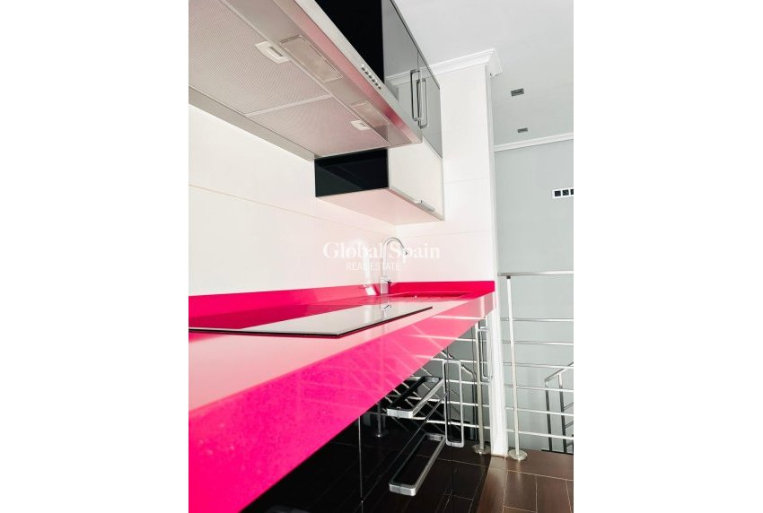 Wederverkoop - APPARTEMENT -
TORREVIEJA - Estacion de autobuses