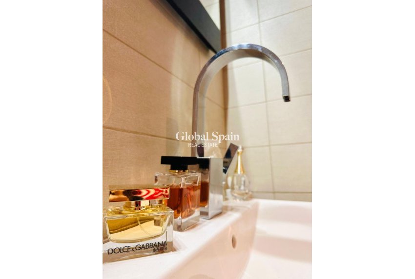 Wederverkoop - APPARTEMENT -
TORREVIEJA - Estacion de autobuses