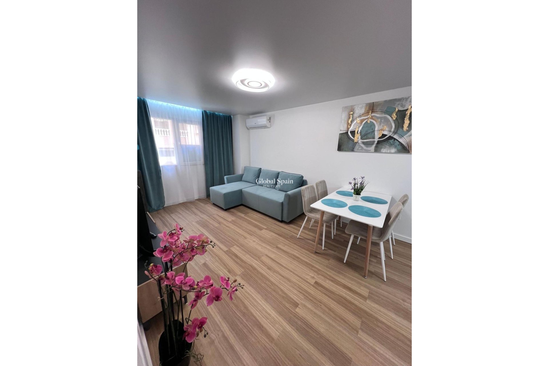 Wederverkoop - APPARTEMENT -
TORREVIEJA - Estacion de autobuses