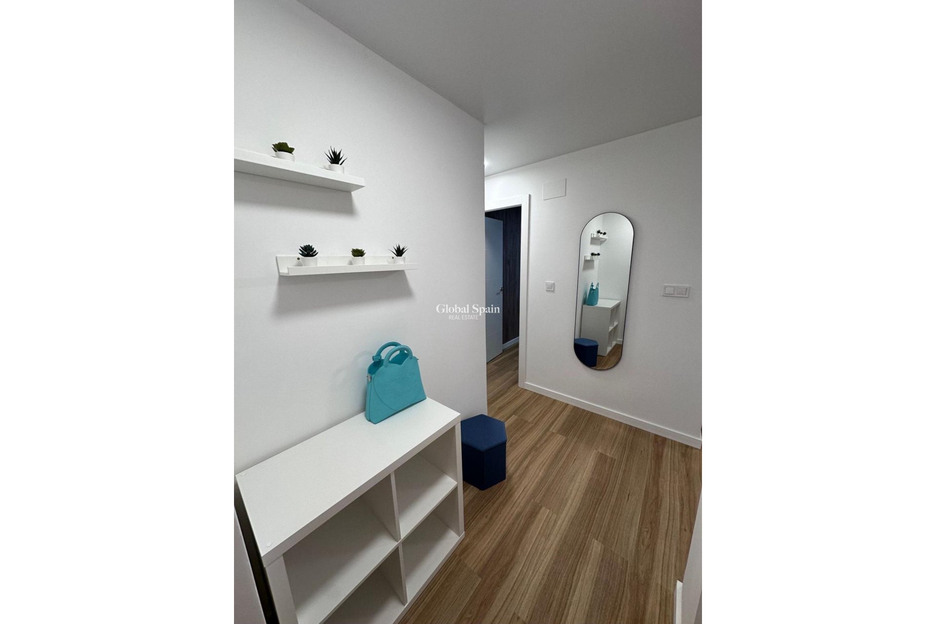 Wederverkoop - APPARTEMENT -
TORREVIEJA - Estacion de autobuses