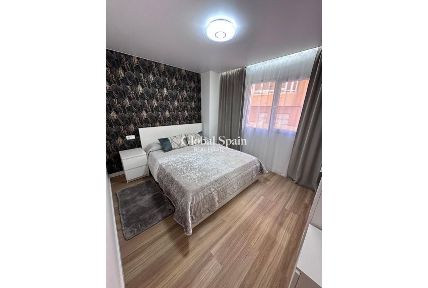 Wederverkoop - APPARTEMENT -
TORREVIEJA - Estacion de autobuses