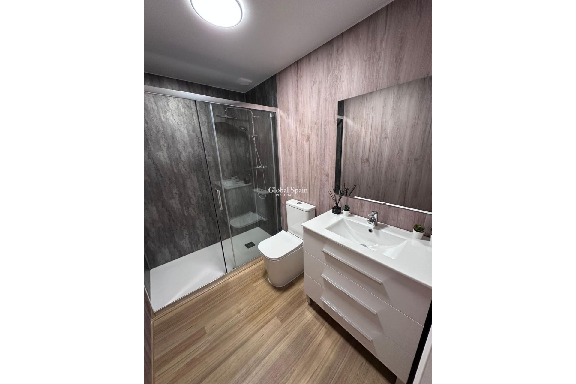 Wederverkoop - APPARTEMENT -
TORREVIEJA - Estacion de autobuses