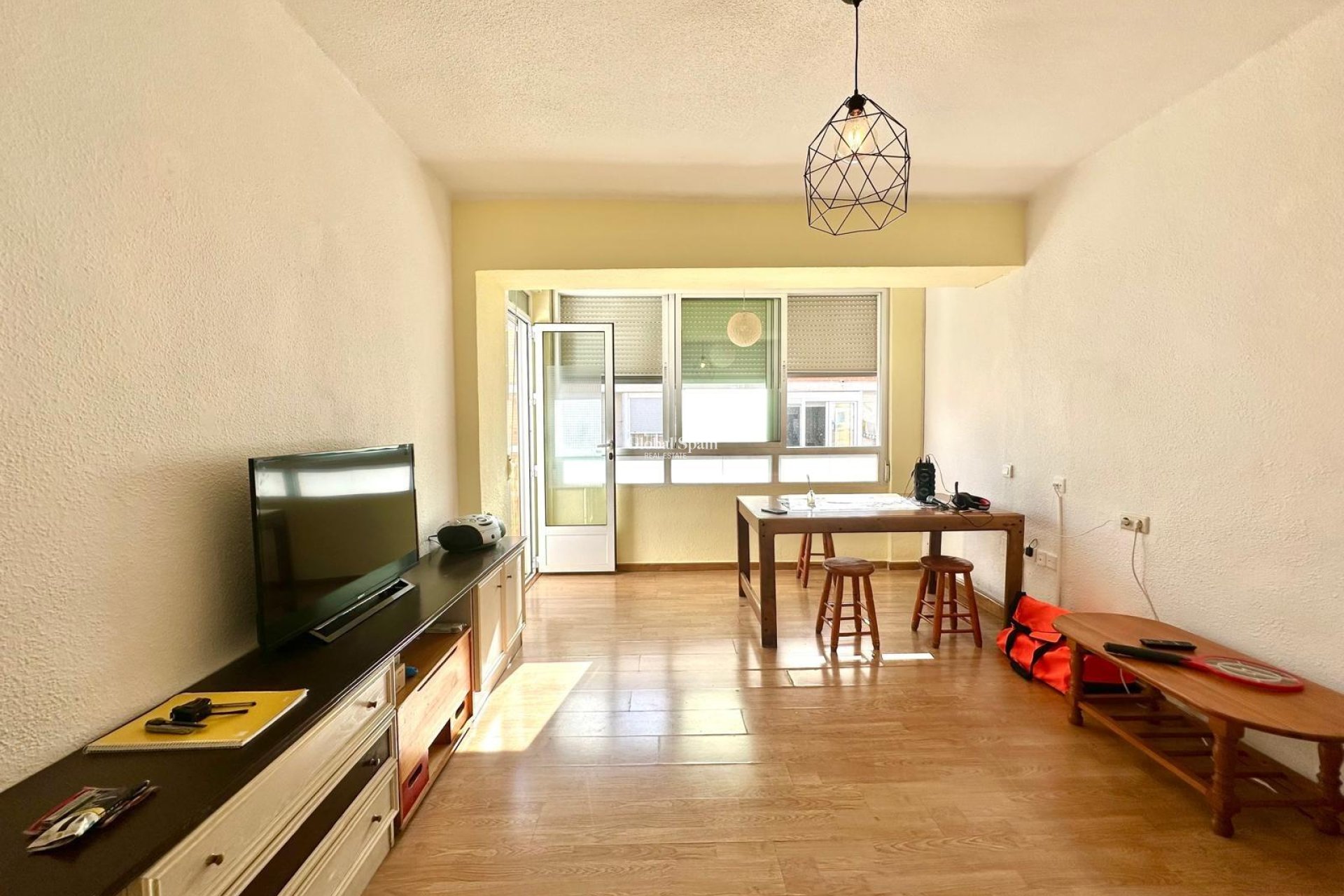 Wederverkoop - APPARTEMENT -
TORREVIEJA - Estacion de autobuses