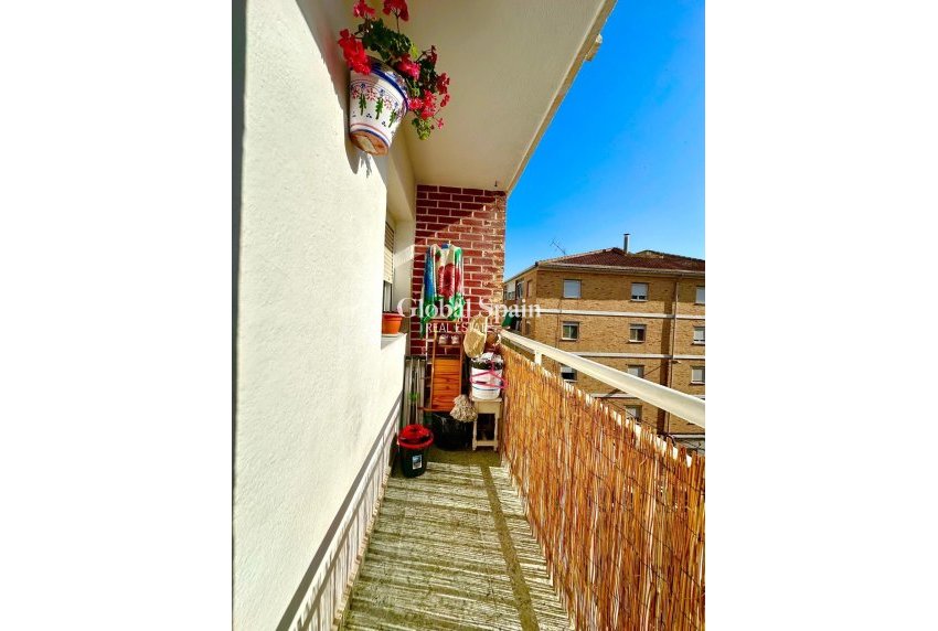 Wederverkoop - APPARTEMENT -
TORREVIEJA - Estacion de autobuses