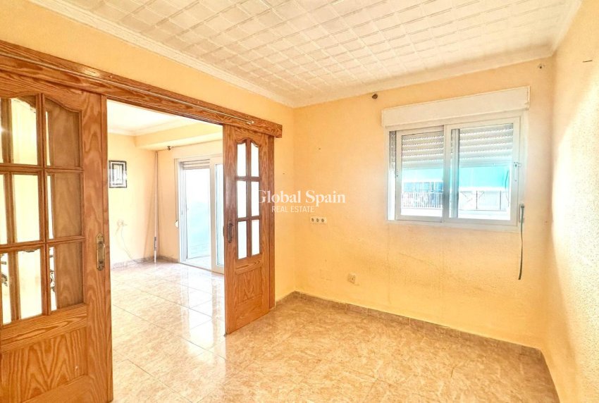 Wederverkoop - APPARTEMENT -
TORREVIEJA - Estacion de autobuses