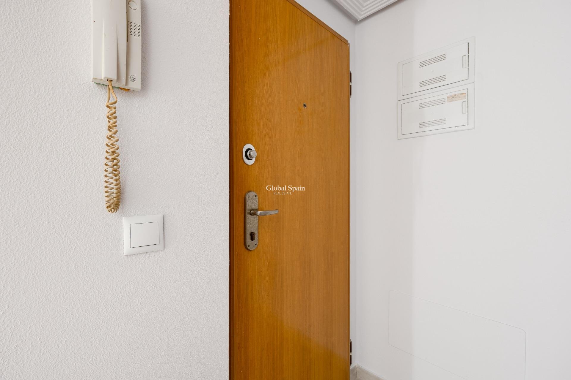 Wederverkoop - APPARTEMENT -
TORREVIEJA - Estacion de autobuses