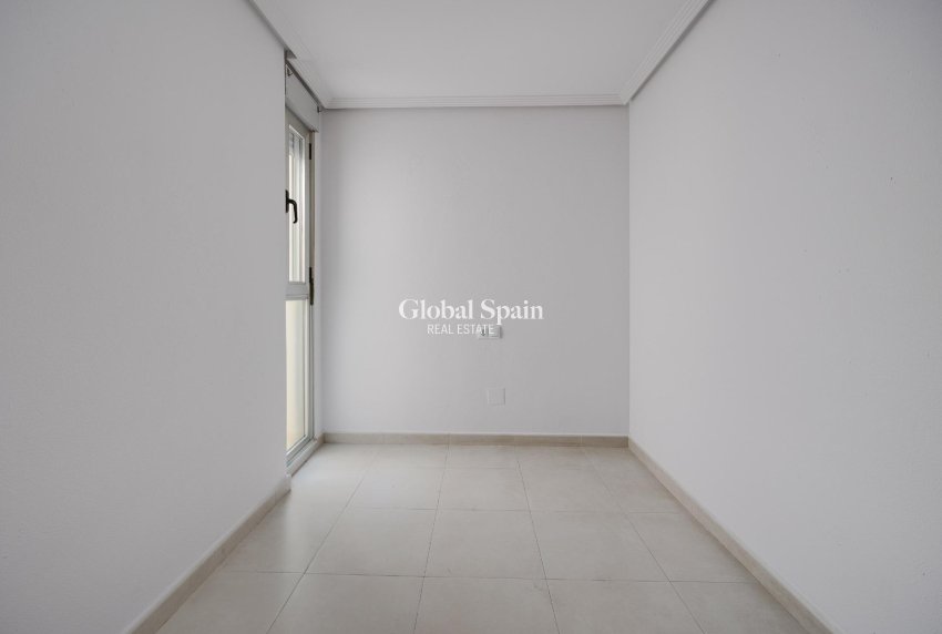 Wederverkoop - APPARTEMENT -
TORREVIEJA - Estacion de autobuses