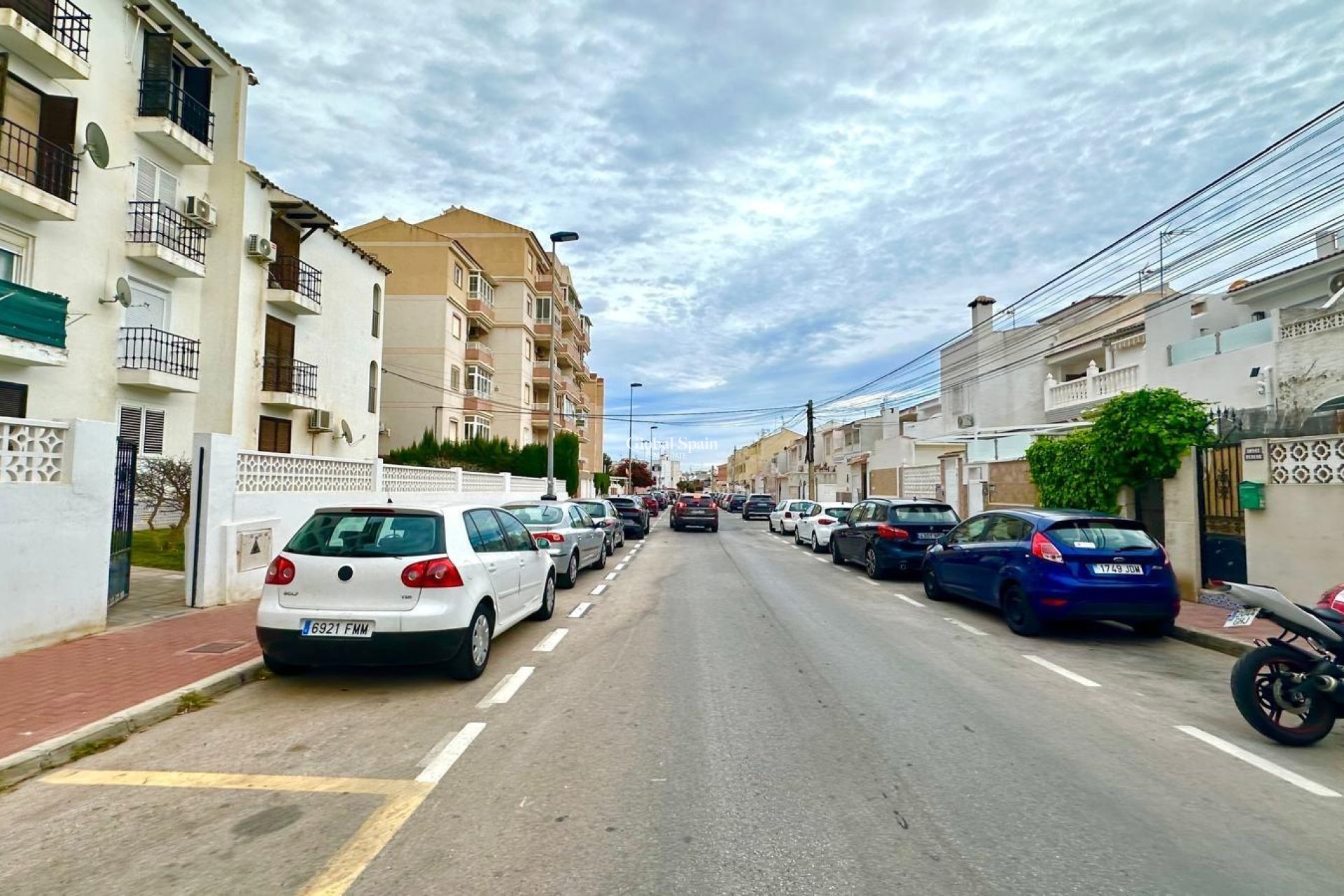 Wederverkoop - APPARTEMENT -
TORREVIEJA - Estacion de autobuses