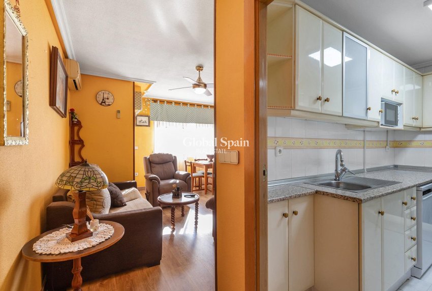 Wederverkoop - APPARTEMENT -
TORREVIEJA - Estacion de autobuses