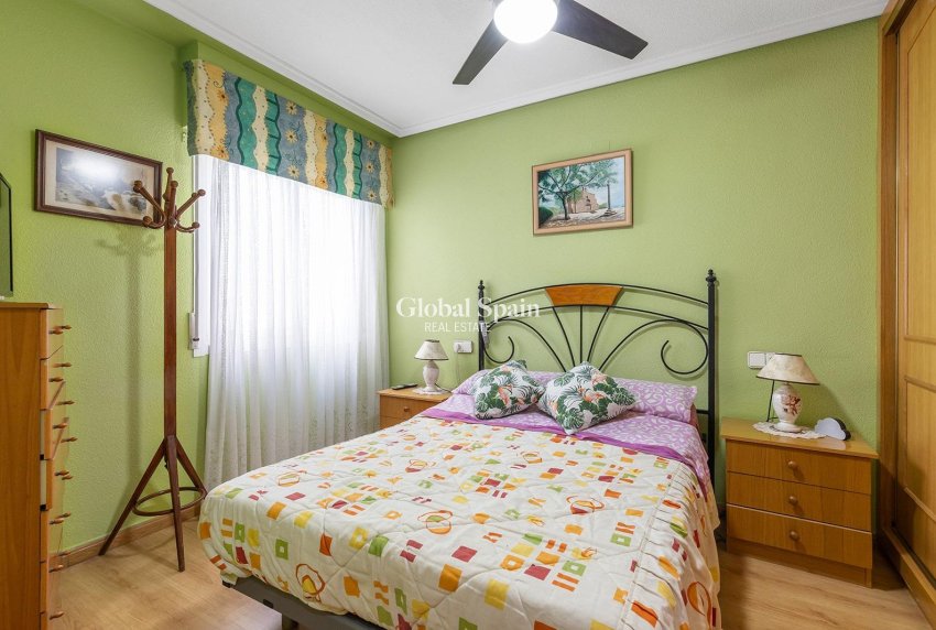 Wederverkoop - APPARTEMENT -
TORREVIEJA - Estacion de autobuses