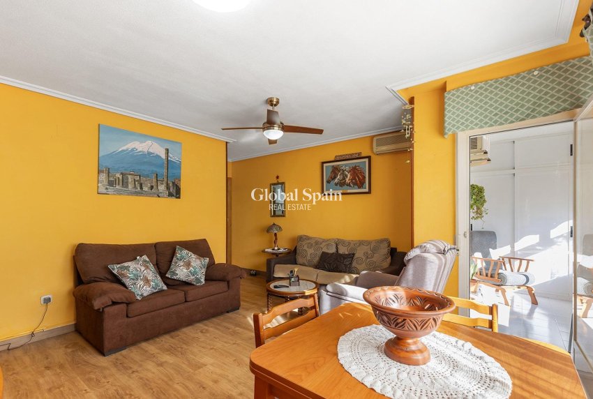 Wederverkoop - APPARTEMENT -
TORREVIEJA - Estacion de autobuses