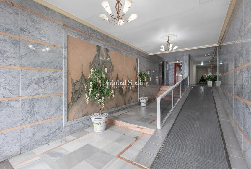 Wederverkoop - APPARTEMENT -
TORREVIEJA - Estacion de autobuses