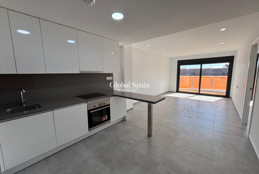 Wederverkoop - APPARTEMENT -
TORREVIEJA - Estacion de autobuses