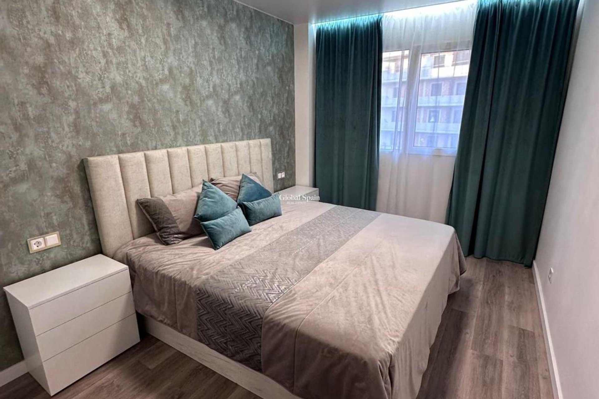 Wederverkoop - APPARTEMENT -
TORREVIEJA - Estacion de autobuses