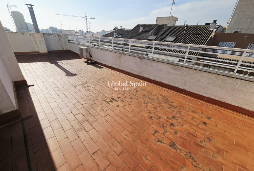 Wederverkoop - APPARTEMENT -
TORREVIEJA - Estacion de autobuses