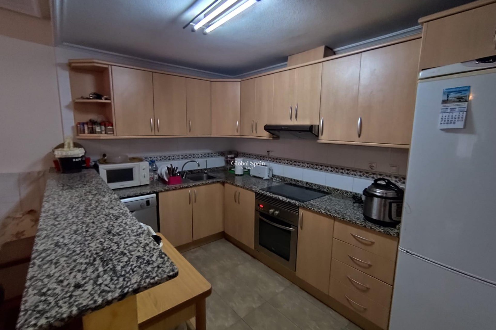 Wederverkoop - APPARTEMENT -
TORREVIEJA - Estacion de autobuses