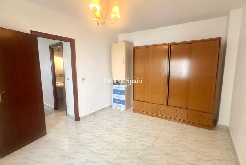 Wederverkoop - APPARTEMENT -
TORREVIEJA - Estacion de autobuses