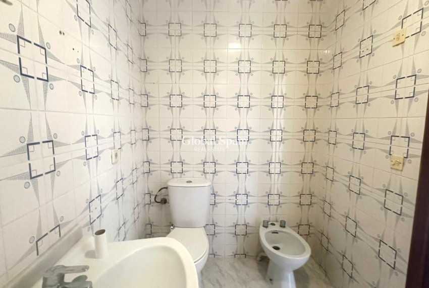 Wederverkoop - APPARTEMENT -
TORREVIEJA - Estacion de autobuses