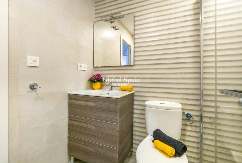 Wederverkoop - APPARTEMENT -
TORREVIEJA - Estacion de autobuses