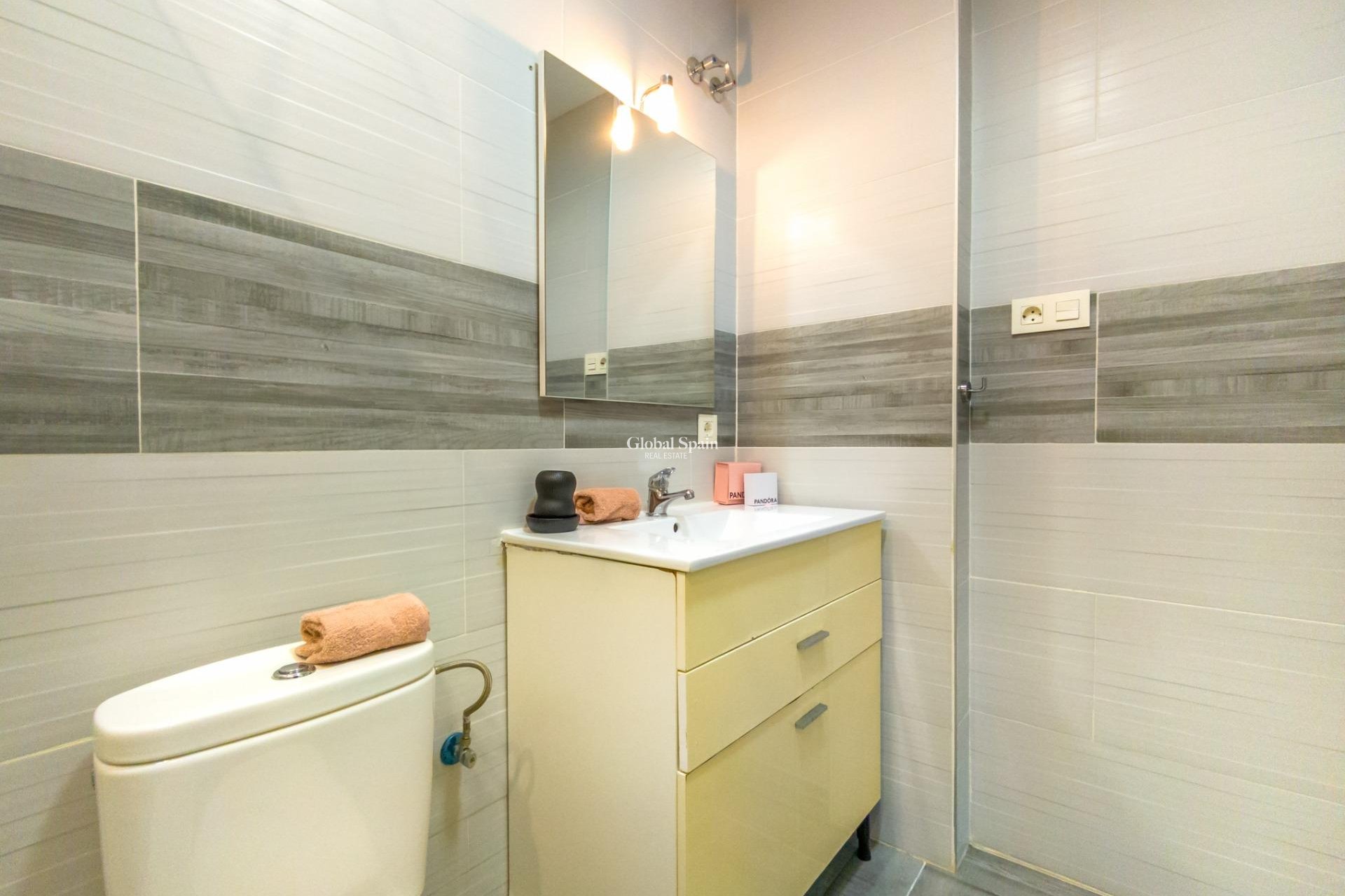 Wederverkoop - APPARTEMENT -
TORREVIEJA - Estacion de autobuses