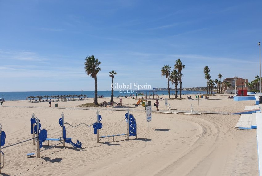 Wederverkoop - APPARTEMENT -
TORREVIEJA - Estacion de autobuses