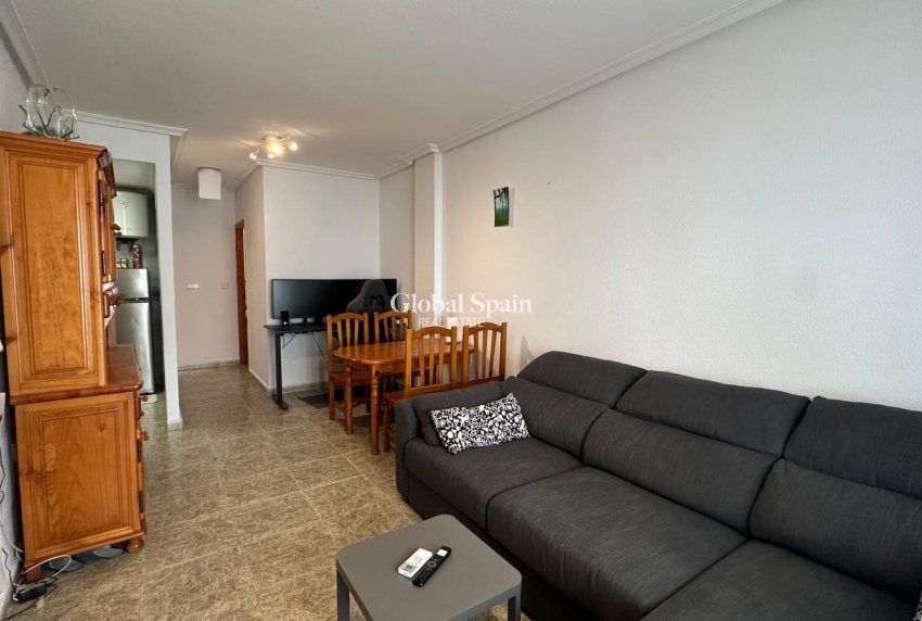 Wederverkoop - APPARTEMENT -
TORREVIEJA - Estacion de autobuses