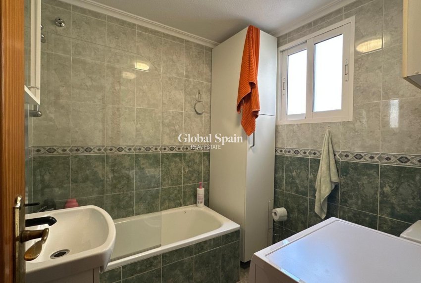 Wederverkoop - APPARTEMENT -
TORREVIEJA - Estacion de autobuses