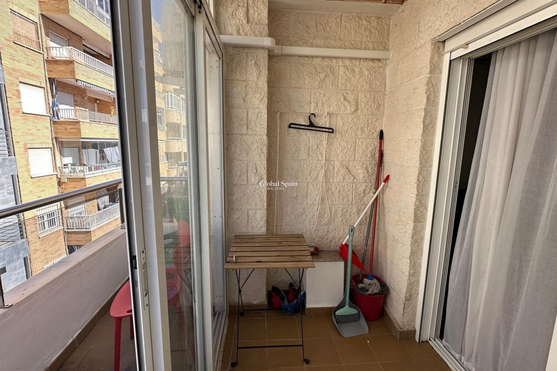 Wederverkoop - APPARTEMENT -
TORREVIEJA - Estacion de autobuses