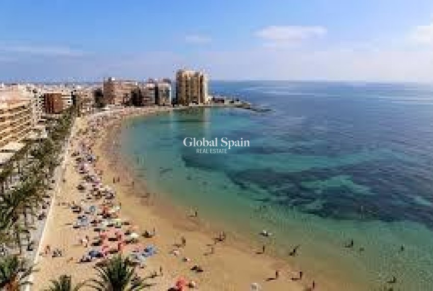 Wederverkoop - APPARTEMENT -
TORREVIEJA - Estacion de autobuses