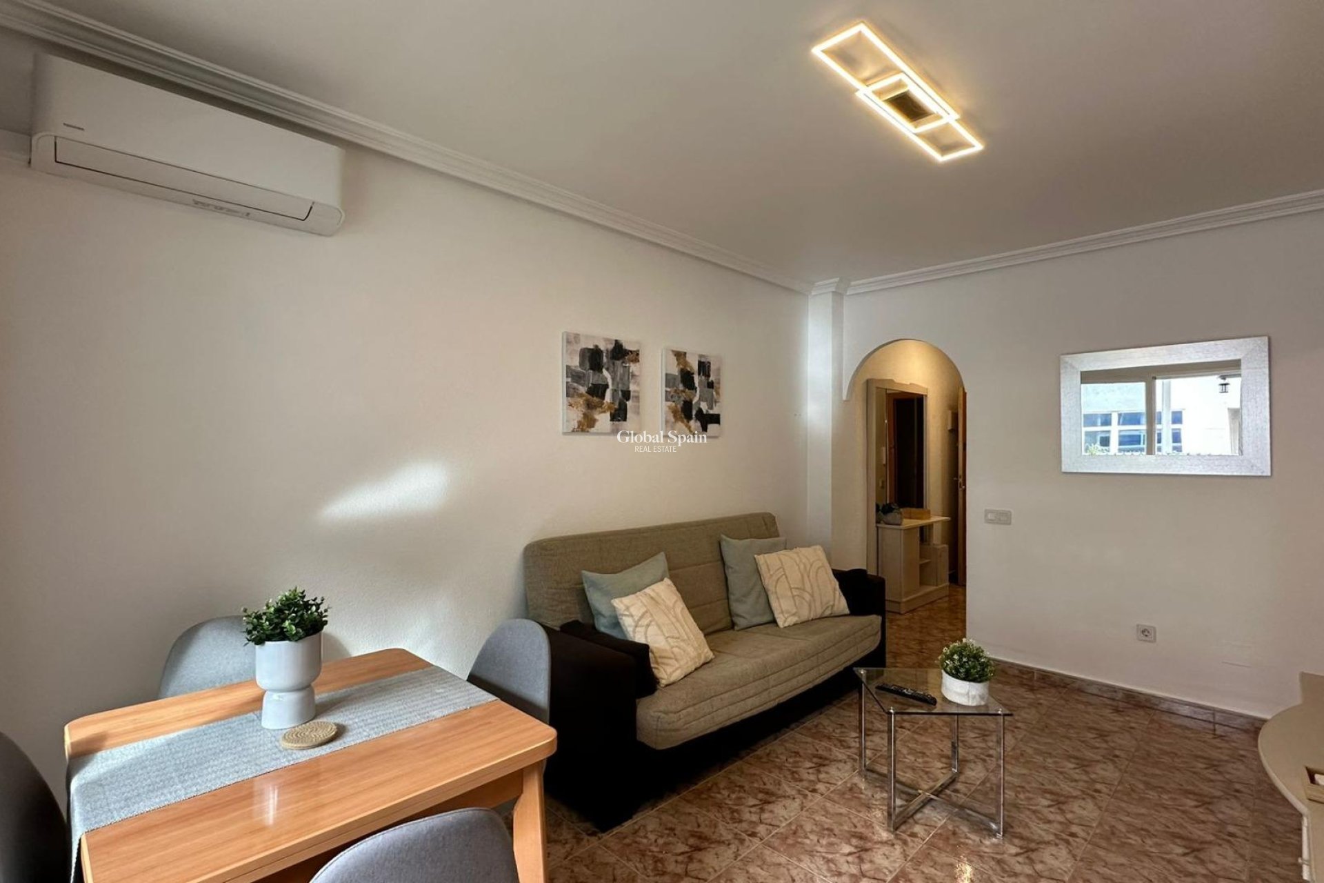 Wederverkoop - APPARTEMENT -
TORREVIEJA - Estacion de autobuses