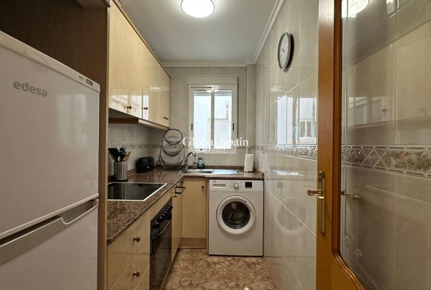 Wederverkoop - APPARTEMENT -
TORREVIEJA - Estacion de autobuses