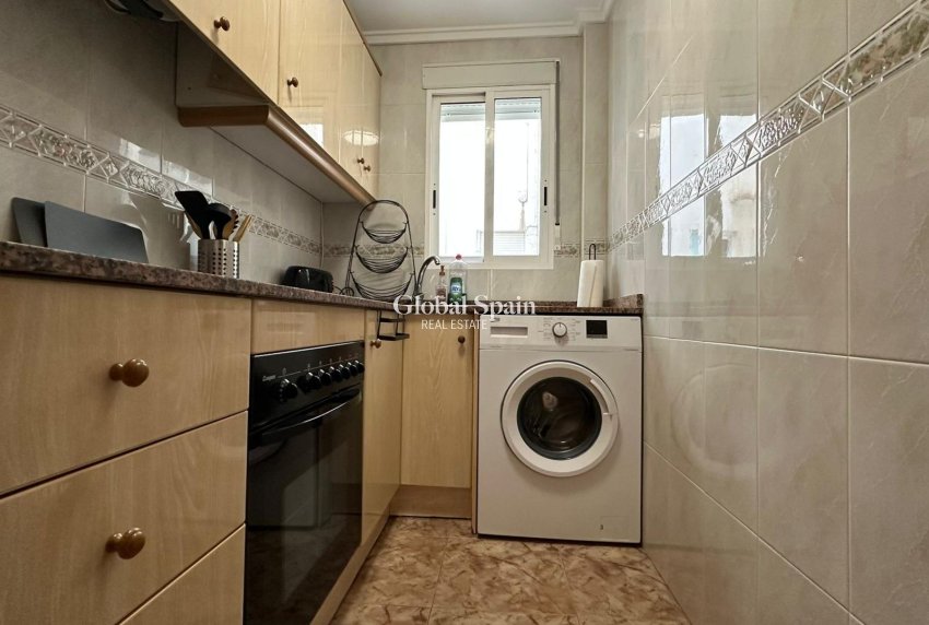 Wederverkoop - APPARTEMENT -
TORREVIEJA - Estacion de autobuses