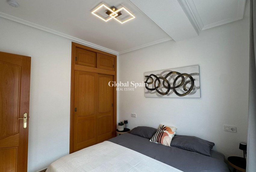 Wederverkoop - APPARTEMENT -
TORREVIEJA - Estacion de autobuses