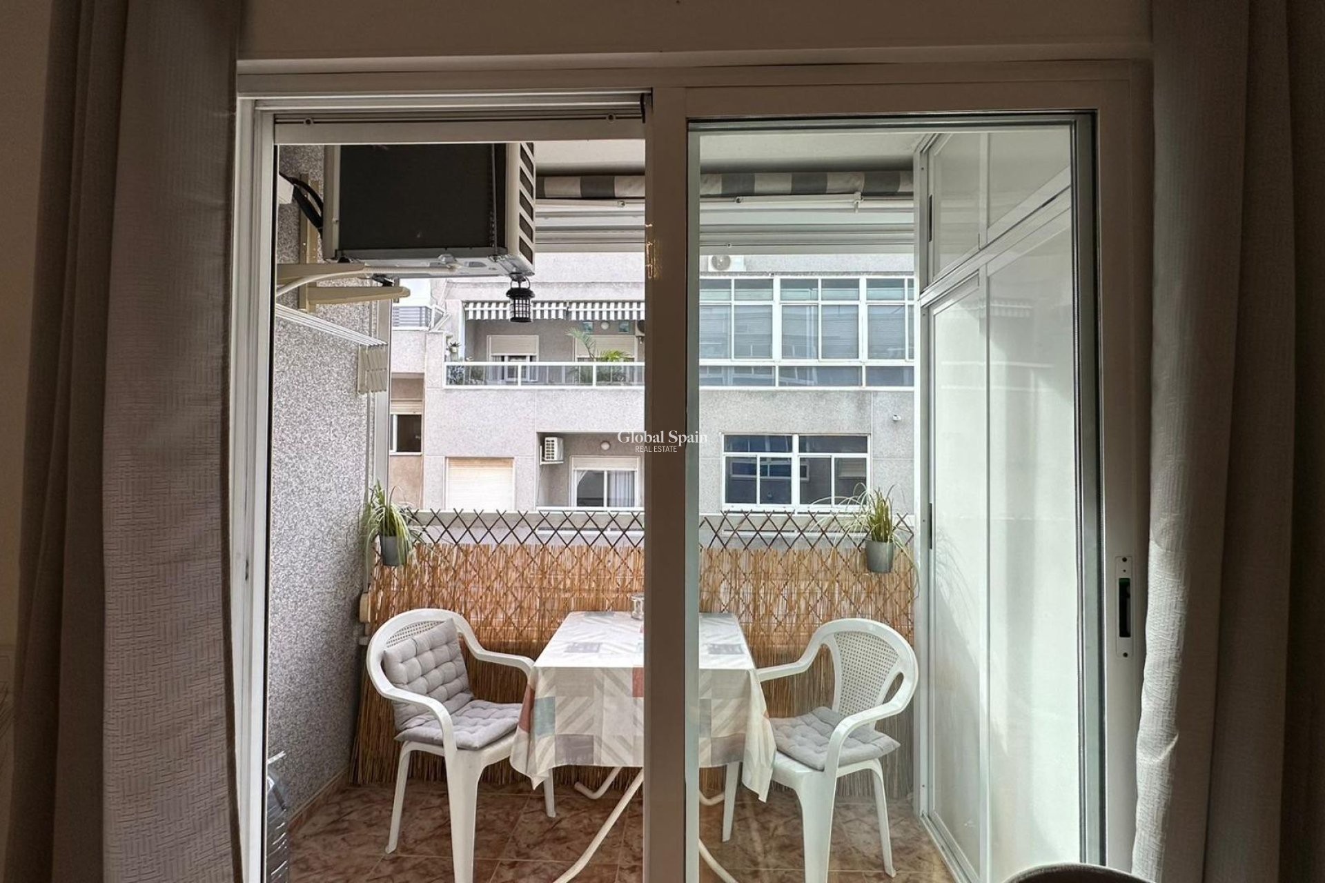 Wederverkoop - APPARTEMENT -
TORREVIEJA - Estacion de autobuses