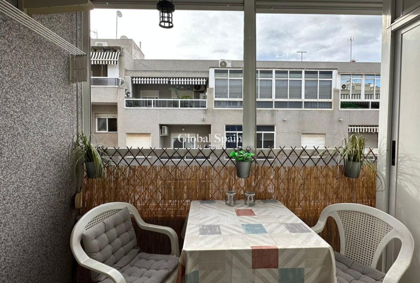 Wederverkoop - APPARTEMENT -
TORREVIEJA - Estacion de autobuses