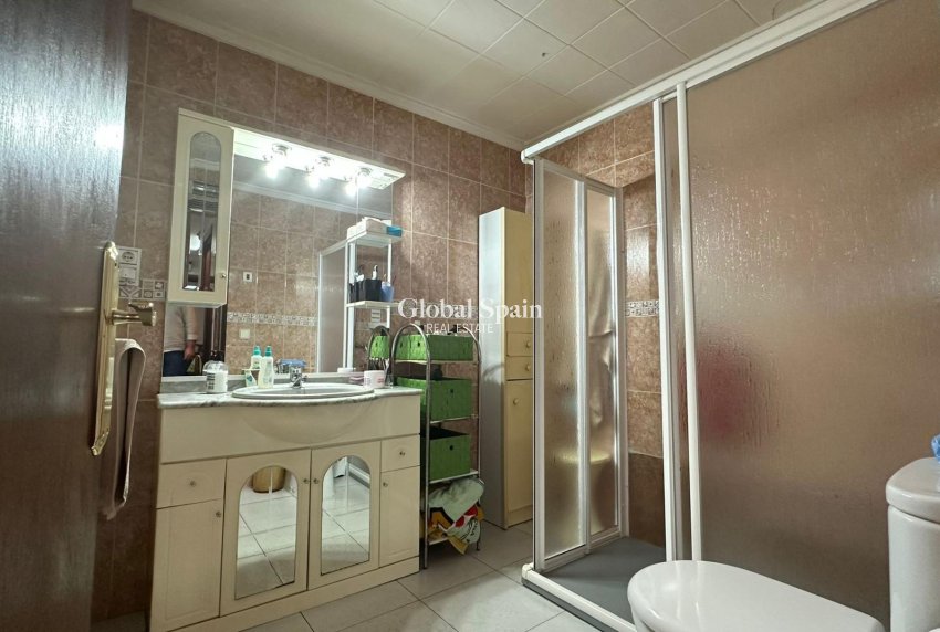 Wederverkoop - APPARTEMENT -
TORREVIEJA - Estacion de autobuses