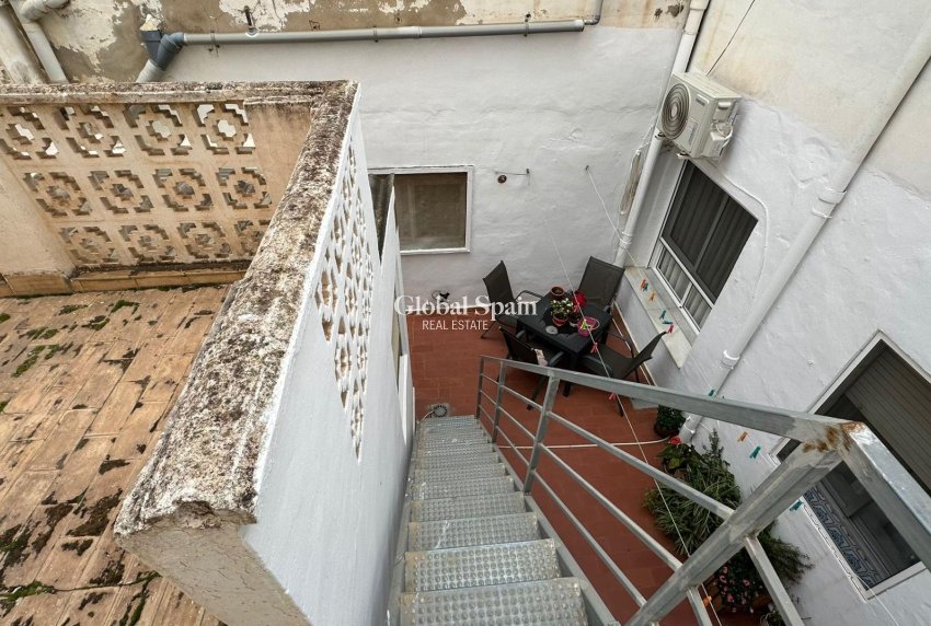 Wederverkoop - APPARTEMENT -
TORREVIEJA - Estacion de autobuses