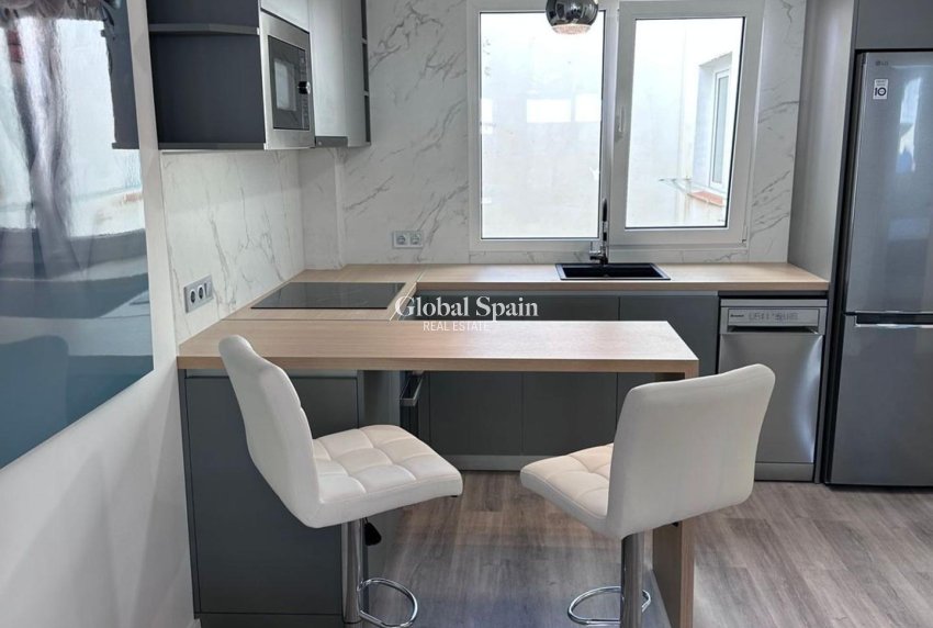 Wederverkoop - APPARTEMENT -
TORREVIEJA - Estacion de autobuses