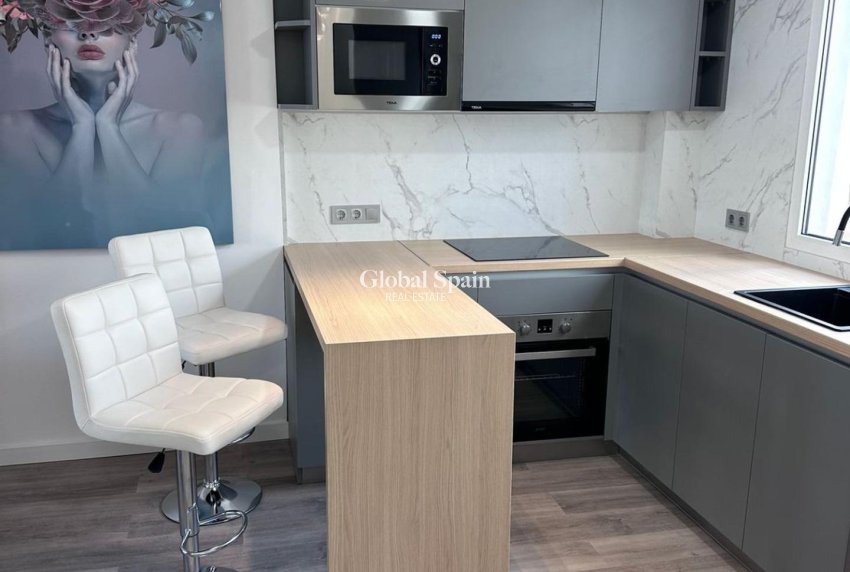 Wederverkoop - APPARTEMENT -
TORREVIEJA - Estacion de autobuses