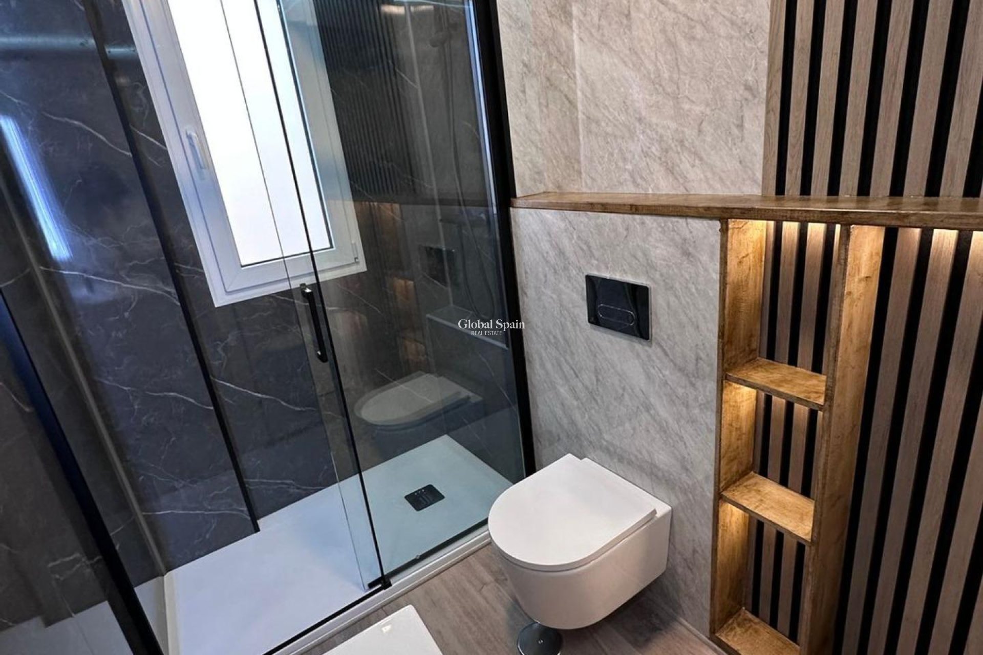 Wederverkoop - APPARTEMENT -
TORREVIEJA - Estacion de autobuses