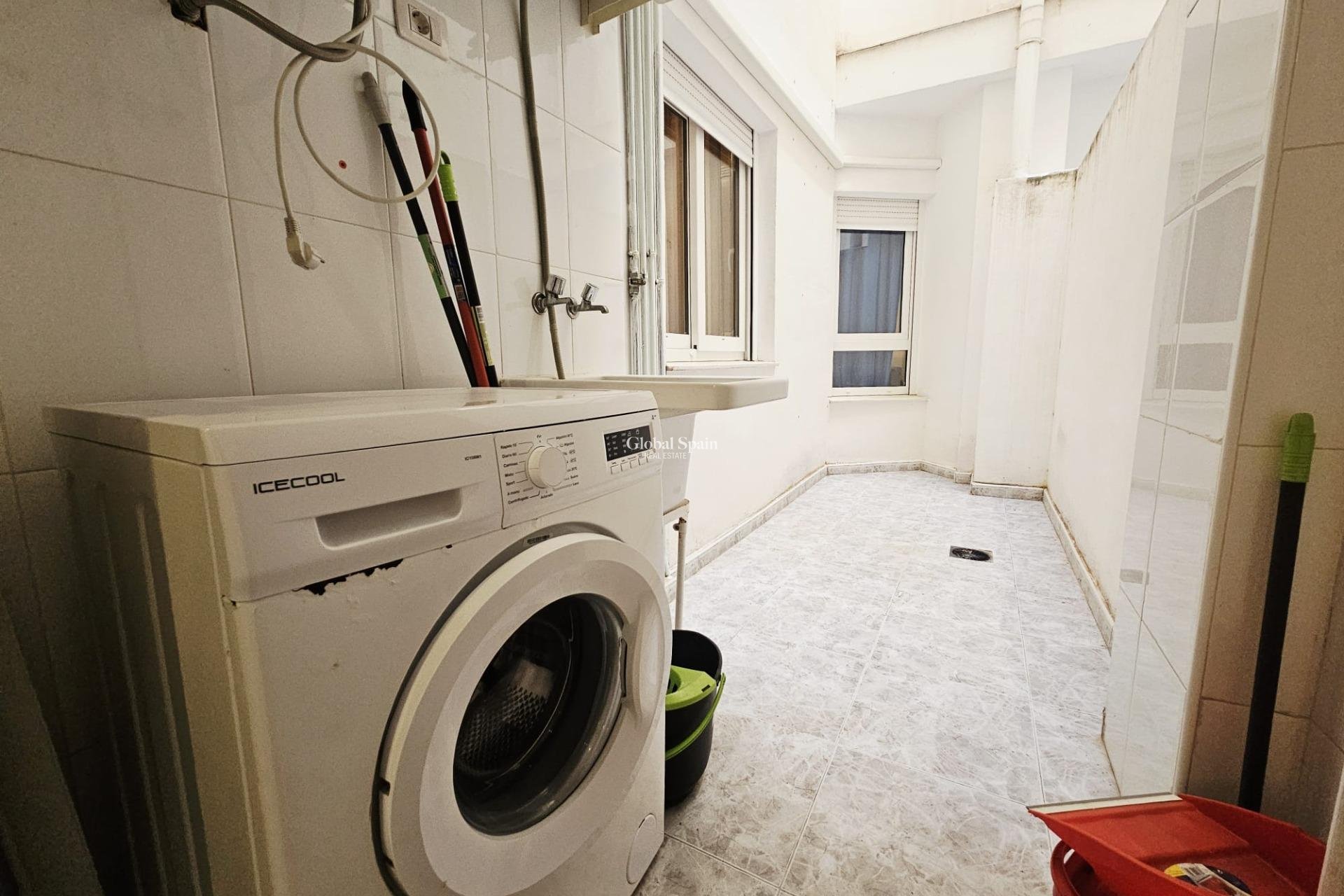 Wederverkoop - APPARTEMENT -
TORREVIEJA - Estacion de autobuses