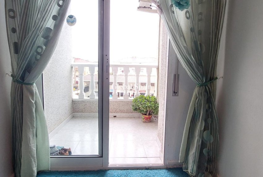 Wederverkoop - APPARTEMENT -
TORREVIEJA - Estacion de autobuses